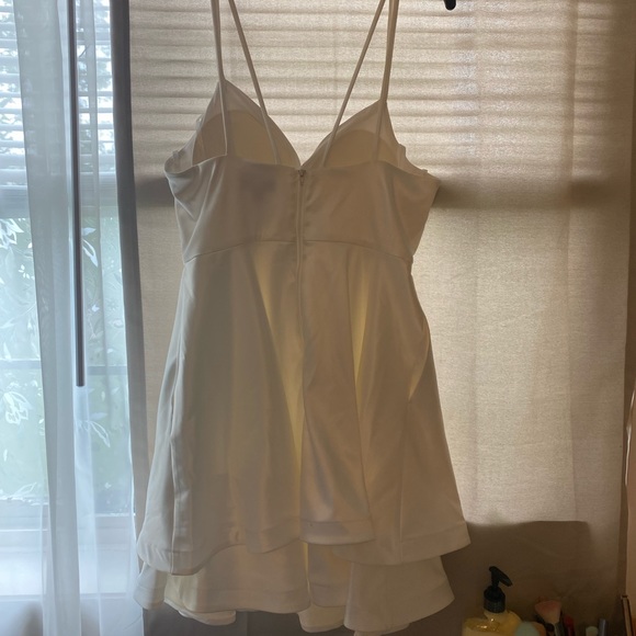 Size 9 dress from Dillards worn once for pictures it has pockets! - Picture 2 of 4